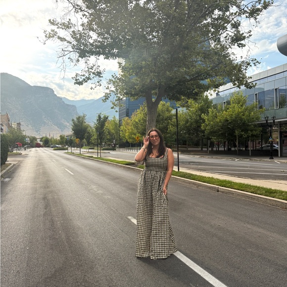 Meet your Posher, Kelly - Picture 2 of 3